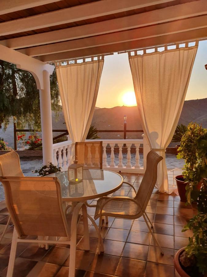 Cortijo La Rijana Villa Sayalonga Luaran gambar