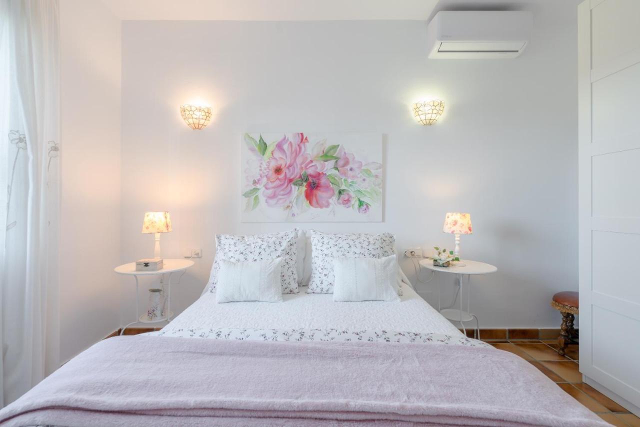 Cortijo La Rijana Villa Sayalonga Luaran gambar