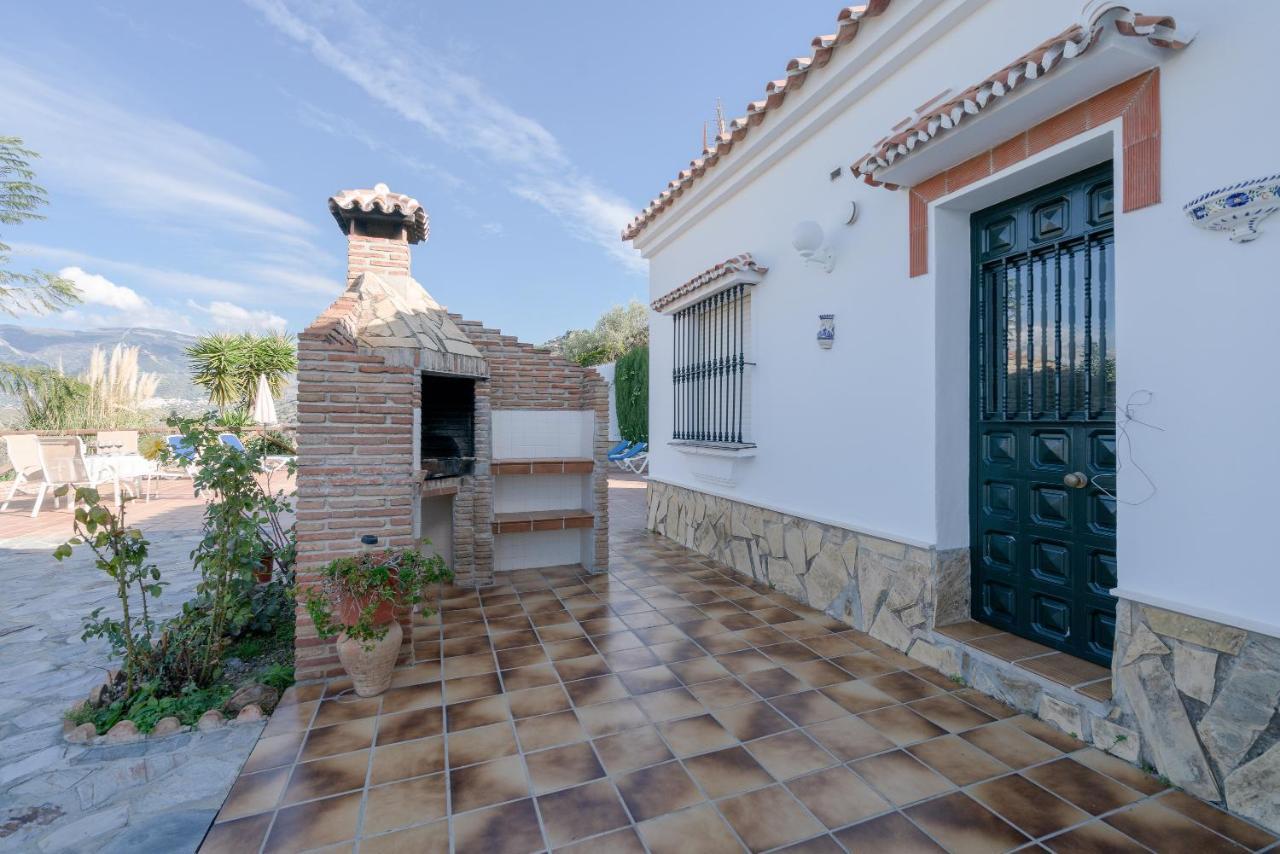 Cortijo La Rijana Villa Sayalonga Luaran gambar
