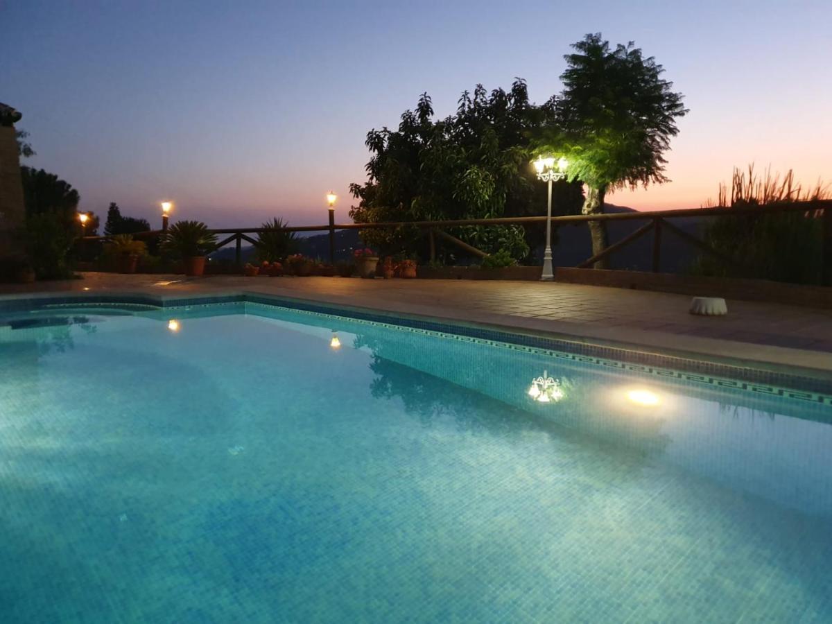 Cortijo La Rijana Villa Sayalonga Luaran gambar