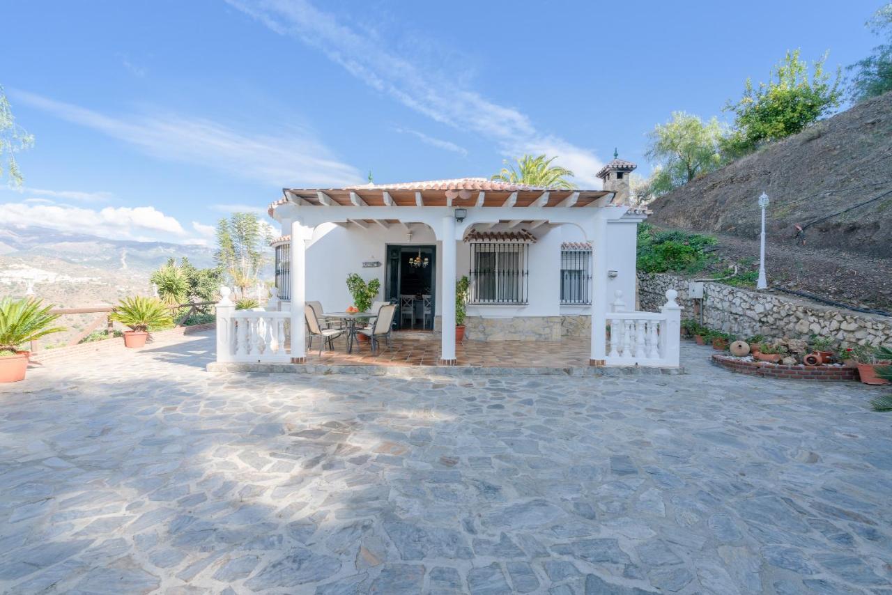 Cortijo La Rijana Villa Sayalonga Luaran gambar