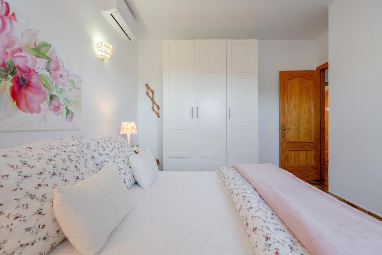Cortijo La Rijana Villa Sayalonga Luaran gambar