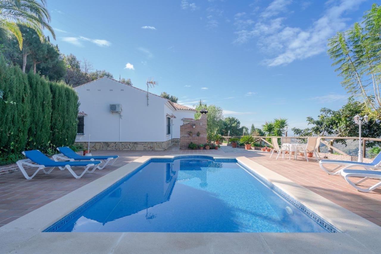 Cortijo La Rijana Villa Sayalonga Luaran gambar