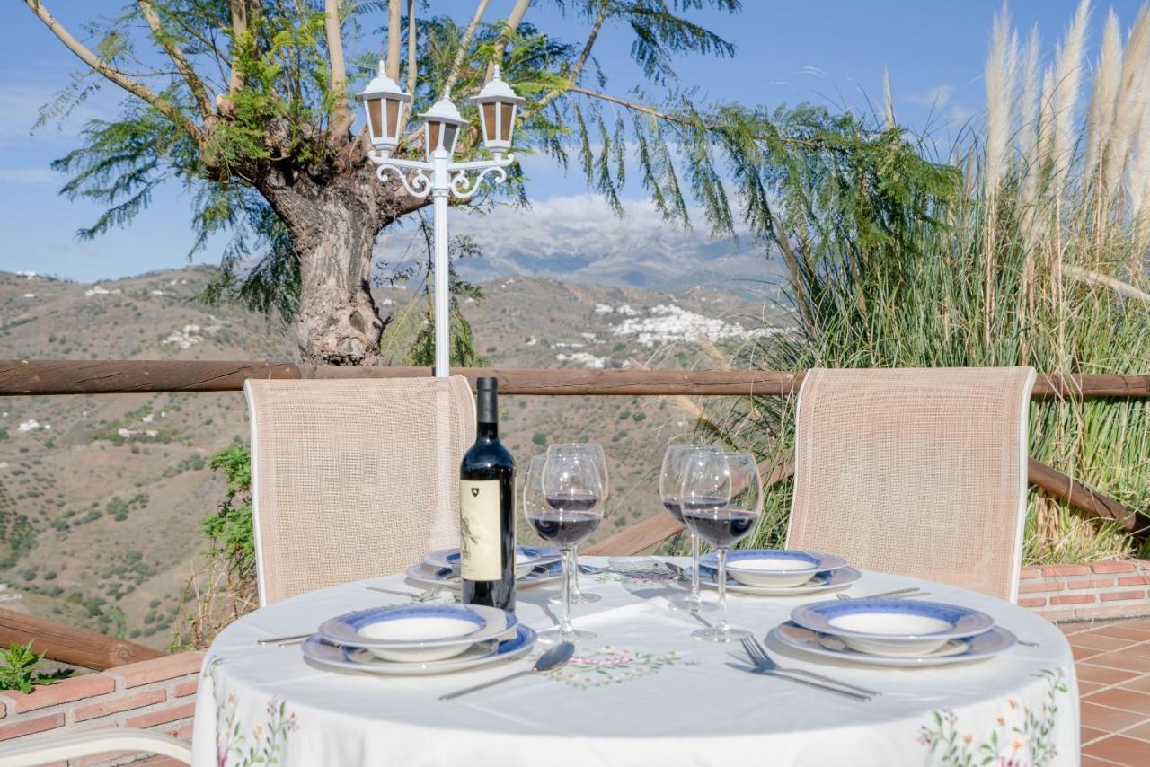 Cortijo La Rijana Villa Sayalonga Luaran gambar