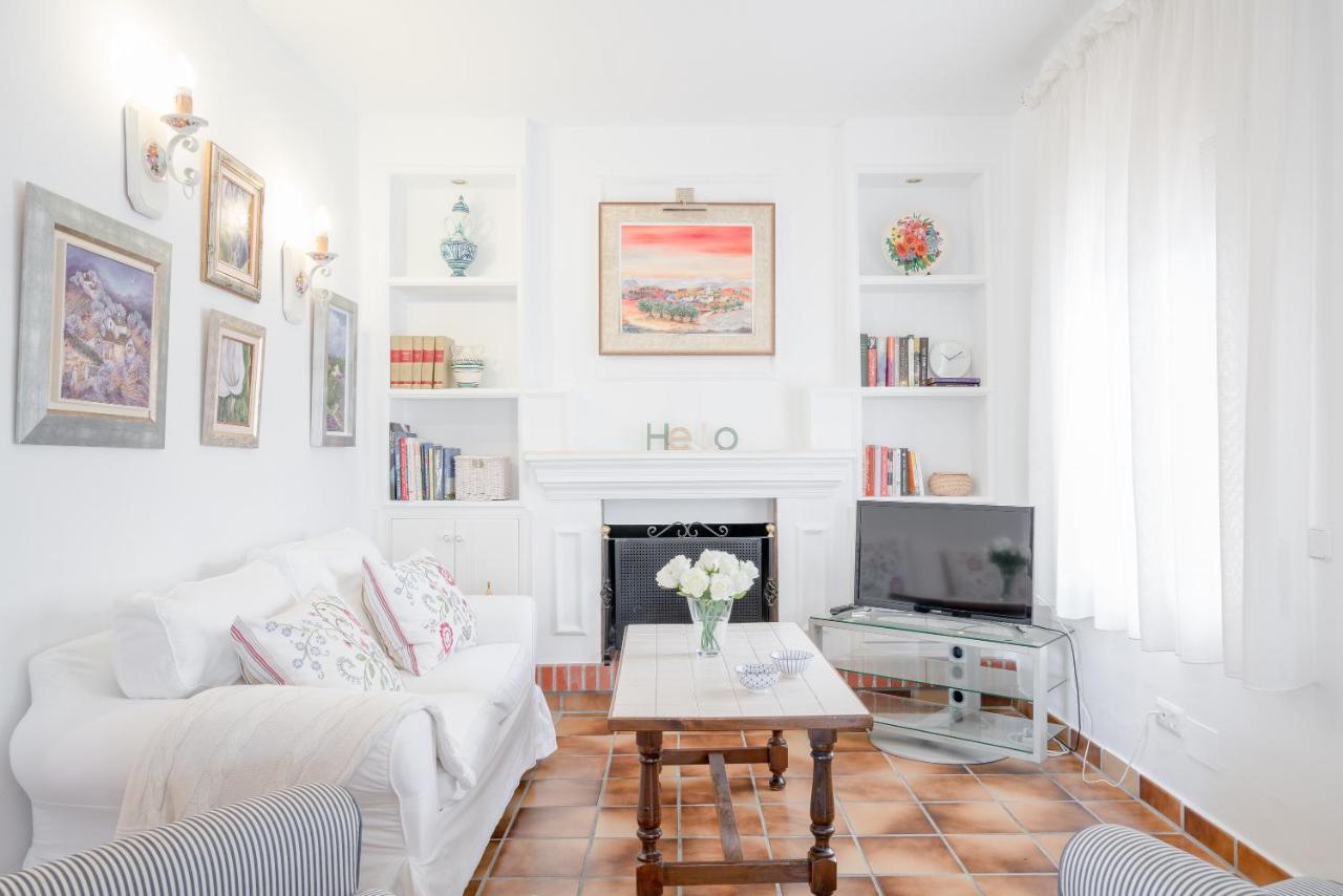 Cortijo La Rijana Villa Sayalonga Luaran gambar