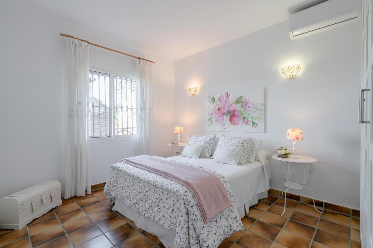 Cortijo La Rijana Villa Sayalonga Luaran gambar