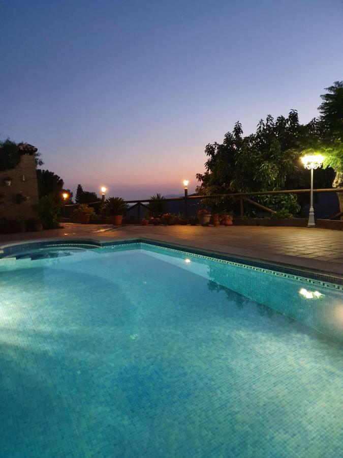 Cortijo La Rijana Villa Sayalonga Luaran gambar