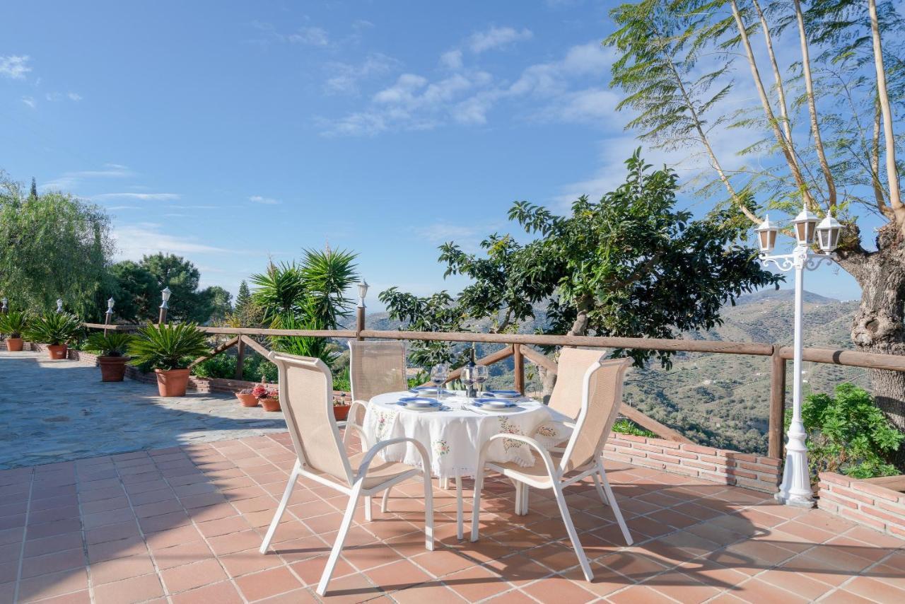 Cortijo La Rijana Villa Sayalonga Luaran gambar