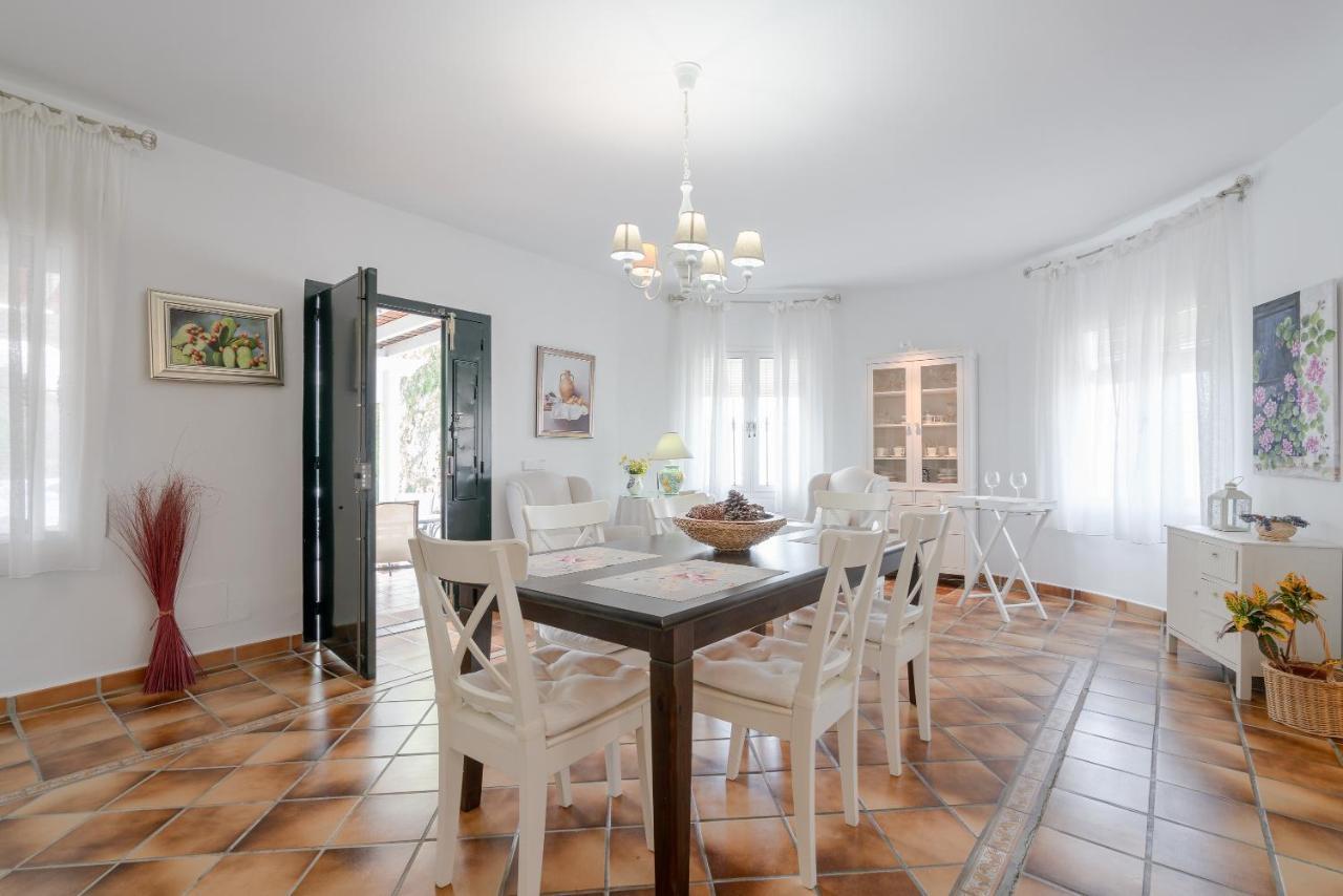 Cortijo La Rijana Villa Sayalonga Luaran gambar